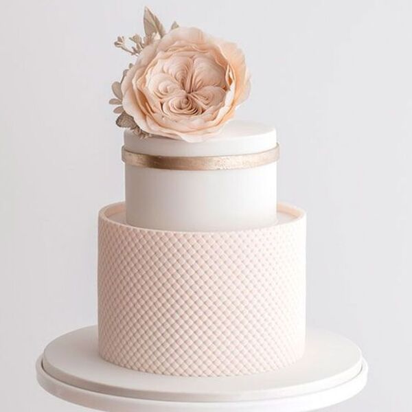 Paris Baguette wedding cake